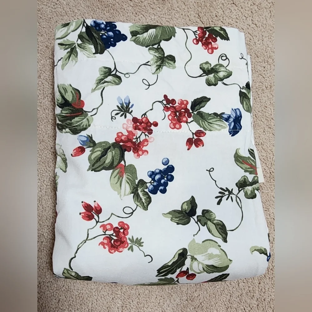 Waverly Home Fashion 2 Grapes Valance